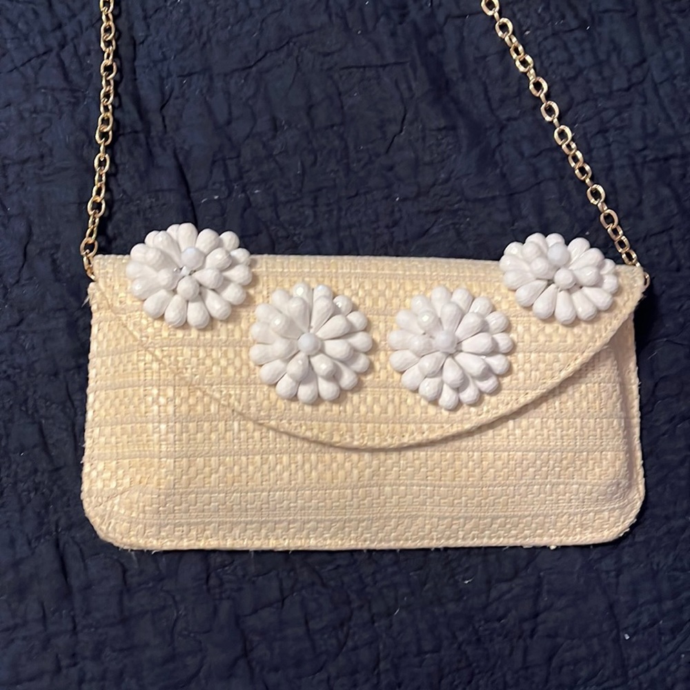 White purse with removable chain and zippered pocket inside